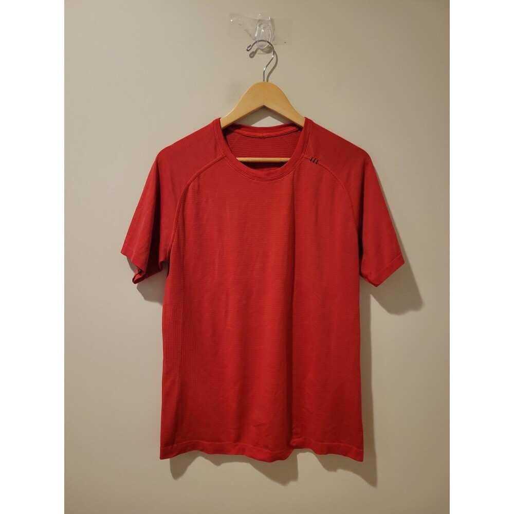 Lululemon Metal Vent Tech Shirt Men’s M Red Short Sleeve Seamless Running Gym